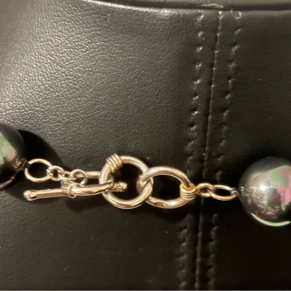 Large oil slick glass faux peacock pearls and sterling silver toggle closure - Picture 2 of 4